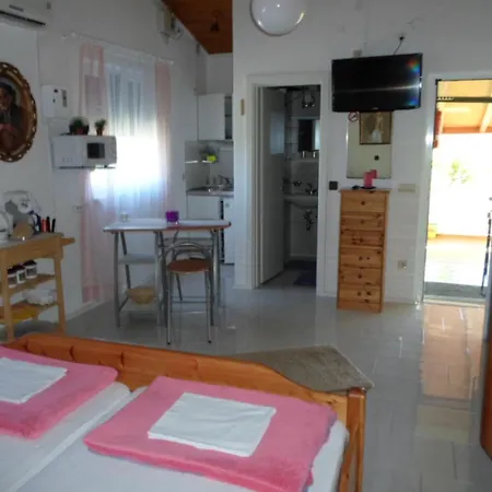 Apartment Kata Peaceful Nin